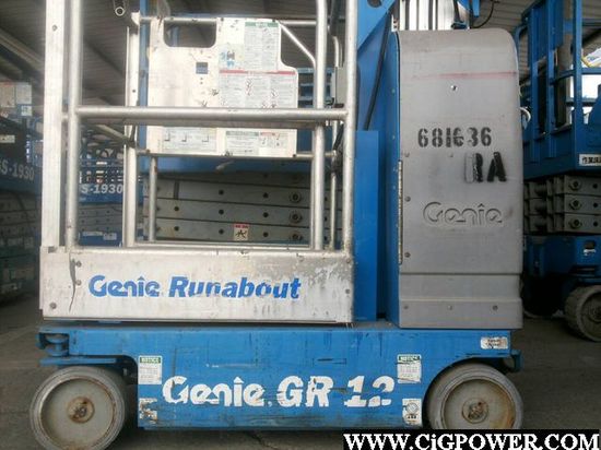 T04GS10- Genie GR12 Mast Lift